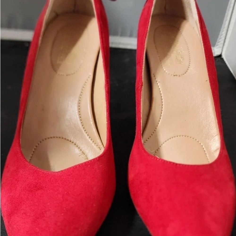 COACH Red Suede 3” Pumps Size 7
Tie-Up Lace Back Side of Heel Silver Finishings - Picture 3 of 14
